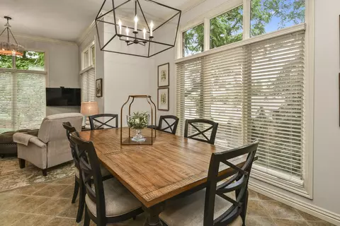 Dining - 4013 E Gastonbury St, Springfield, MO 65809 photo 3 of 6