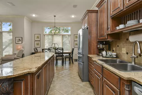 Kitchen - 4013 E Gastonbury St, Springfield, MO 65809 photo 8 of 10