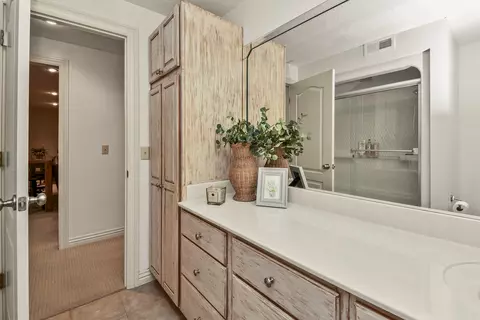 Bath - 4013 E Gastonbury St, Springfield, MO 65809 photo 11 of 11