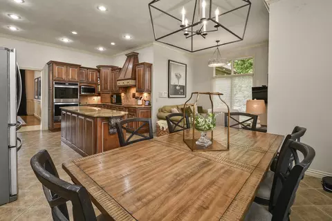 Dining - 4013 E Gastonbury St, Springfield, MO 65809 photo 1 of 6