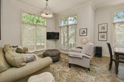 Living - 4013 E Gastonbury St, Springfield, MO 65809 photo 4 of 7