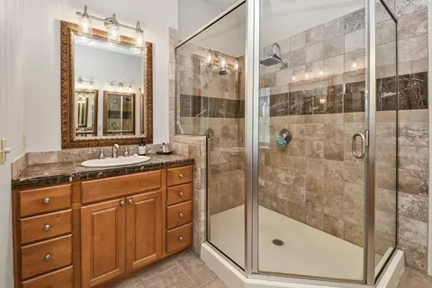 Bath - 4013 E Gastonbury St, Springfield, MO 65809 photo 6 of 11