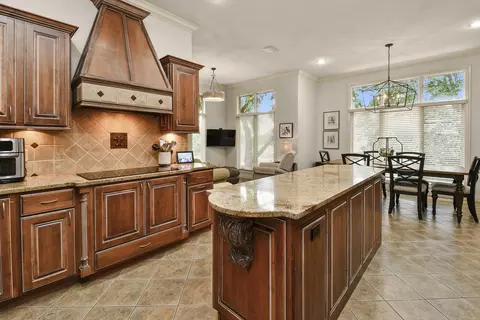Kitchen - 4013 E Gastonbury St, Springfield, MO 65809 photo 7 of 10