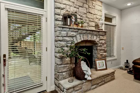 Entry Way - 4013 E Gastonbury St, Springfield, MO 65809 photo 8 of 8
