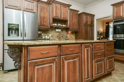 Kitchen - 4013 E Gastonbury St, Springfield, MO 65809 photo 2 of 10