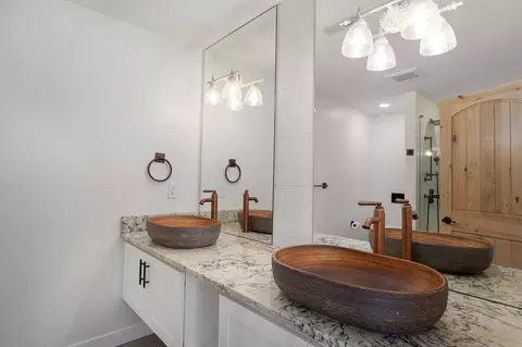 Bath - 497 Double Spring Rd, Republic, MO 65738 photo 9 of 24