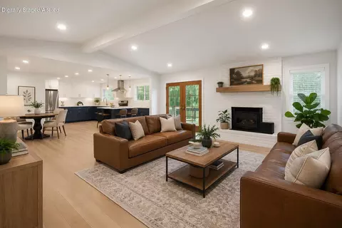 Living - 2800 W Oak Run, Ozark, MO 65721 photo 1 of 2