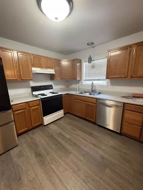 429 N Douglas Dr, Republic, MO 65738 photo 2