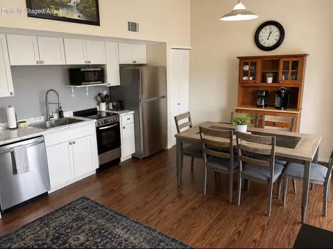 Kitchen - 690 Fall Creek Dr #10, Branson, MO 65616 photo 1 of 2