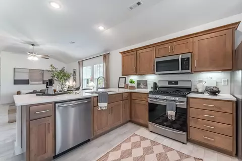 Kitchen - 905 W Pebblebrooke Dr, Ozark, MO 65721 photo 3 of 5