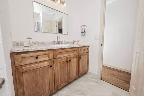 Bath - 3020 W Melbourne St, Springfield, MO 65810 photo 5 of 5
