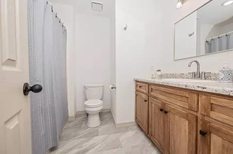 Bath - 3020 W Melbourne St, Springfield, MO 65810 photo 4 of 5