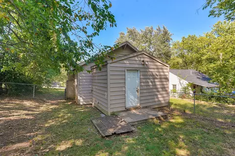 Exterior - 1226 W Kerr St, Springfield, MO 65803 photo 7 of 8