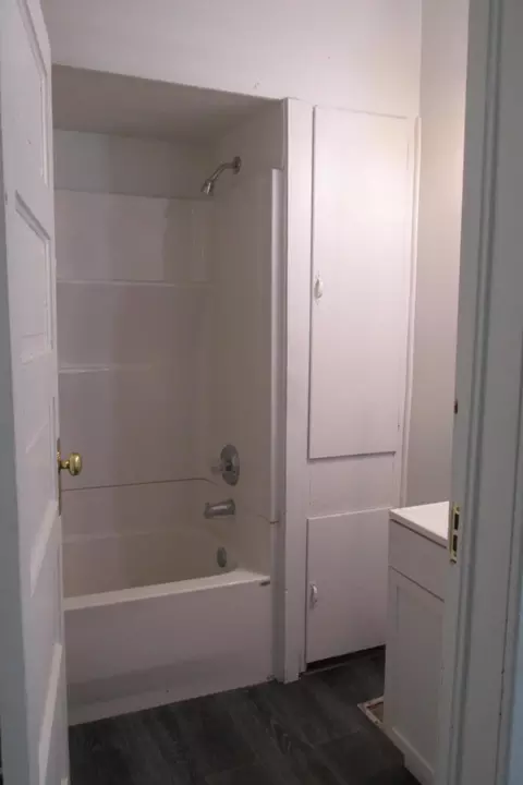 Bath - 194 Red Clover Rd, Strafford, MO 65757 photo 1 of 1