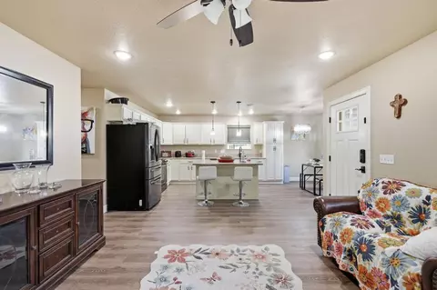 Entry Way - 115 S Mccoy Ave, Joplin, MO 64801 photo 1 of 1