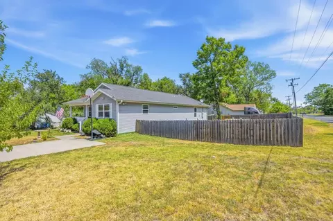 Exterior - 115 S Mccoy Ave, Joplin, MO 64801 photo 3 of 4