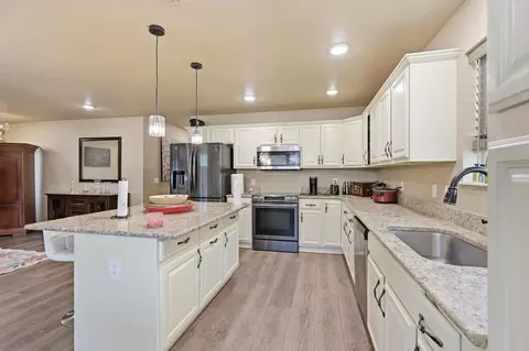Kitchen - 115 S Mccoy Ave, Joplin, MO 64801 photo 4 of 5