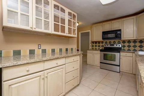 Kitchen - 1455 S Barnes Ave, Springfield, MO 65804 photo 3 of 3