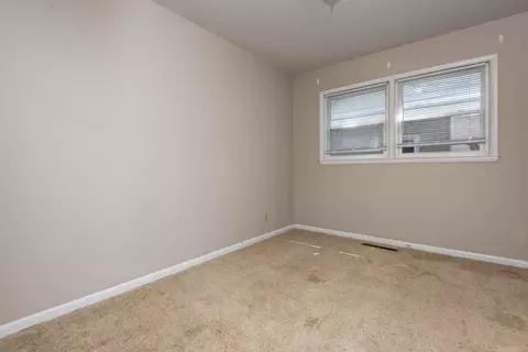 Bedroom - 1455 S Barnes Ave, Springfield, MO 65804 photo 4 of 5