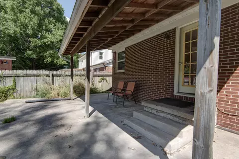 Exterior - 1455 S Barnes Ave, Springfield, MO 65804 photo 5 of 7