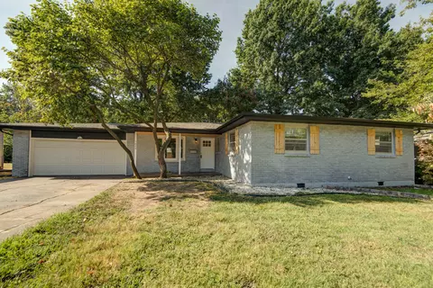 Exterior - 1020 Edgewood St, Springfield, MO 65807 photo 5 of 8
