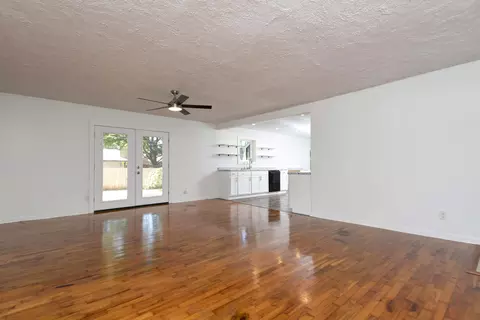 Living - 1020 Edgewood St, Springfield, MO 65807 photo 6 of 6