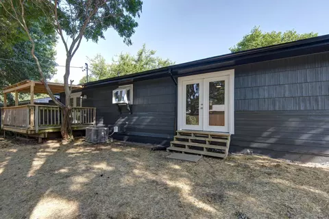 Exterior - 1020 Edgewood St, Springfield, MO 65807 photo 3 of 8