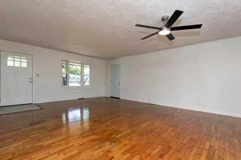 Living - 1020 Edgewood St, Springfield, MO 65807 photo 4 of 6