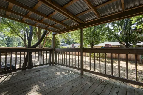 Exterior - 1020 Edgewood St, Springfield, MO 65807 photo 2 of 8