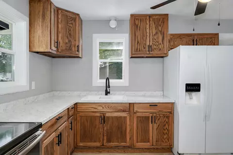 Kitchen - 12 E Hawthorne St, Aurora, MO 65605 photo 3 of 3