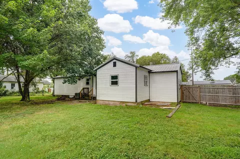 Exterior - 12 E Hawthorne St, Aurora, MO 65605 photo 8 of 9