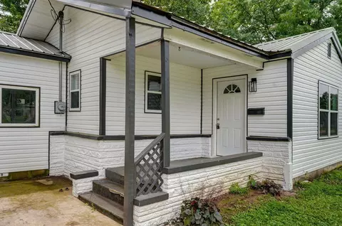 Exterior - 12 E Hawthorne St, Aurora, MO 65605 photo 3 of 9