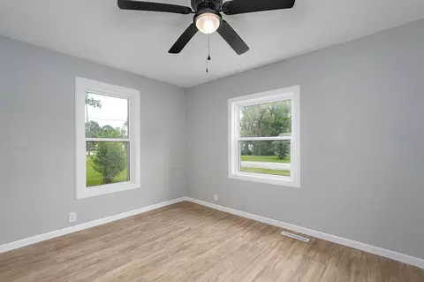 Bedroom - 12 E Hawthorne St, Aurora, MO 65605 photo 3 of 4