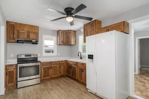 Kitchen - 12 E Hawthorne St, Aurora, MO 65605 photo 1 of 3