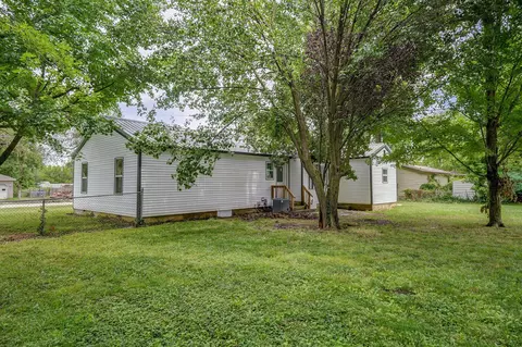 Exterior - 12 E Hawthorne St, Aurora, MO 65605 photo 5 of 9