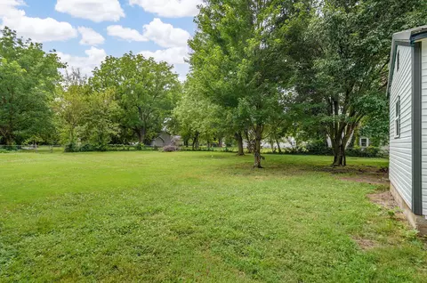 Exterior - 12 E Hawthorne St, Aurora, MO 65605 photo 9 of 9