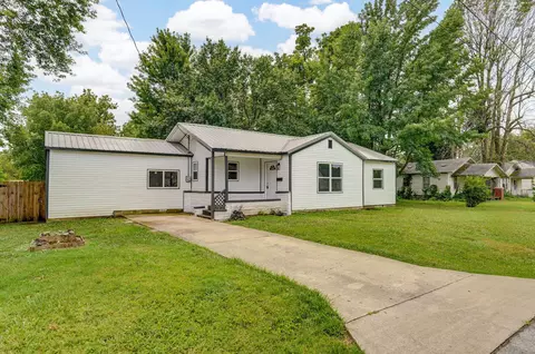Exterior - 12 E Hawthorne St, Aurora, MO 65605 photo 2 of 9