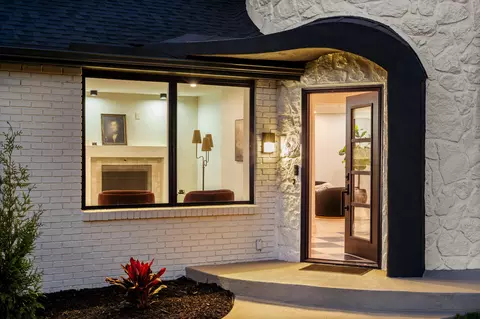 Entry Way - 5554 S Woodcliffe Dr, Springfield, MO 65804 photo 1 of 4