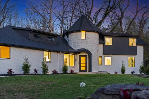 Exterior - 5554 S Woodcliffe Dr, Springfield, MO 65804 photo 4 of 12