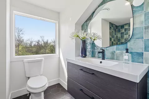 Bath - 5554 S Woodcliffe Dr, Springfield, MO 65804 photo 4 of 6