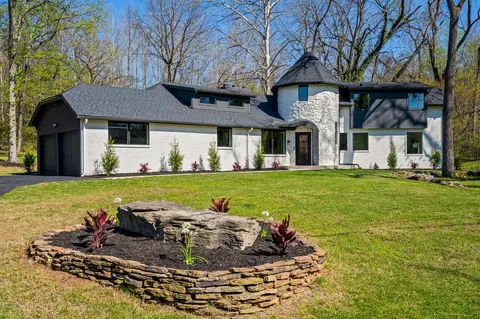 Exterior - 5554 S Woodcliffe Dr, Springfield, MO 65804 photo 5 of 12