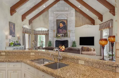 Kitchen - 3865 Eaglescliffe Dr, Springfield, MO 65809 photo 5 of 5