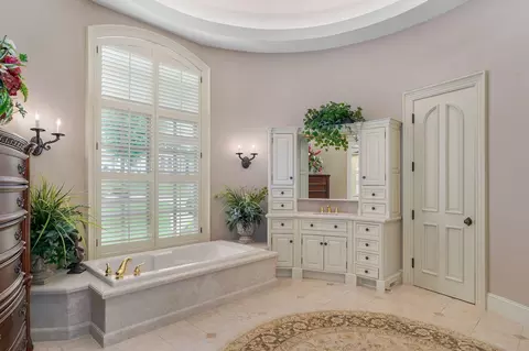 Bath - 3865 Eaglescliffe Dr, Springfield, MO 65809 photo 3 of 8