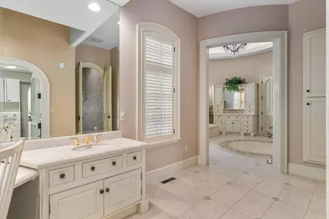 Bath - 3865 Eaglescliffe Dr, Springfield, MO 65809 photo 2 of 8