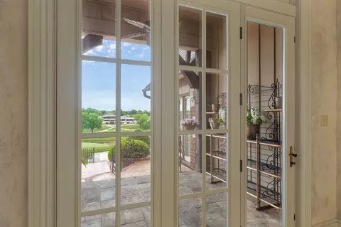 Entry Way - 3865 Eaglescliffe Dr, Springfield, MO 65809 photo 6 of 7