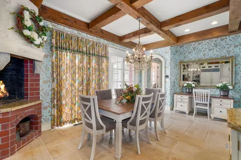 Dining - 3865 Eaglescliffe Dr, Springfield, MO 65809 photo 3 of 4