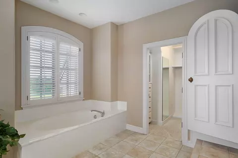 Bath - 3865 Eaglescliffe Dr, Springfield, MO 65809 photo 6 of 8