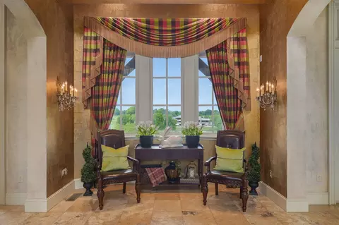 Entry Way - 3865 Eaglescliffe Dr, Springfield, MO 65809 photo 2 of 7