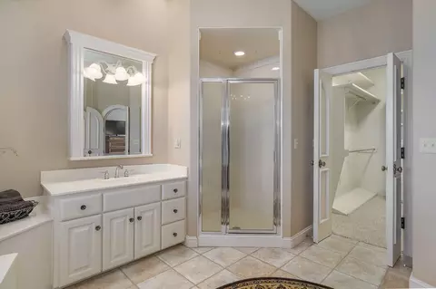 Bath - 3865 Eaglescliffe Dr, Springfield, MO 65809 photo 4 of 8