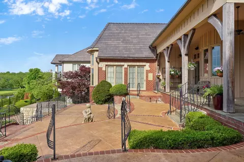 Exterior - 3865 Eaglescliffe Dr, Springfield, MO 65809 photo 9 of 14